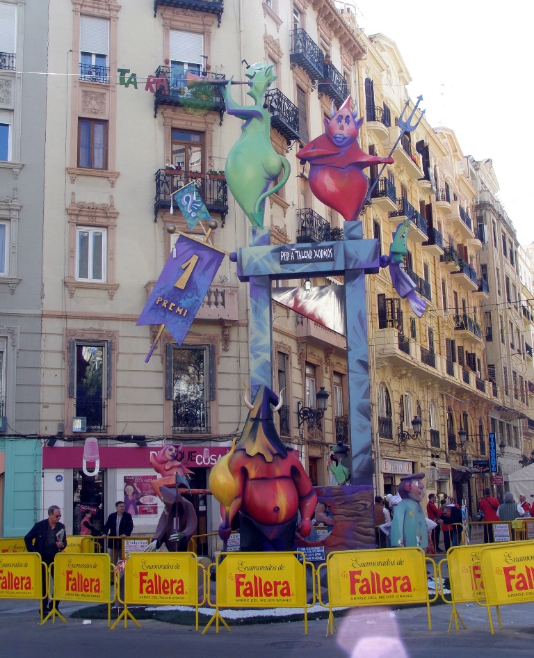 Totfalles: Av. Regne de València-San Valero